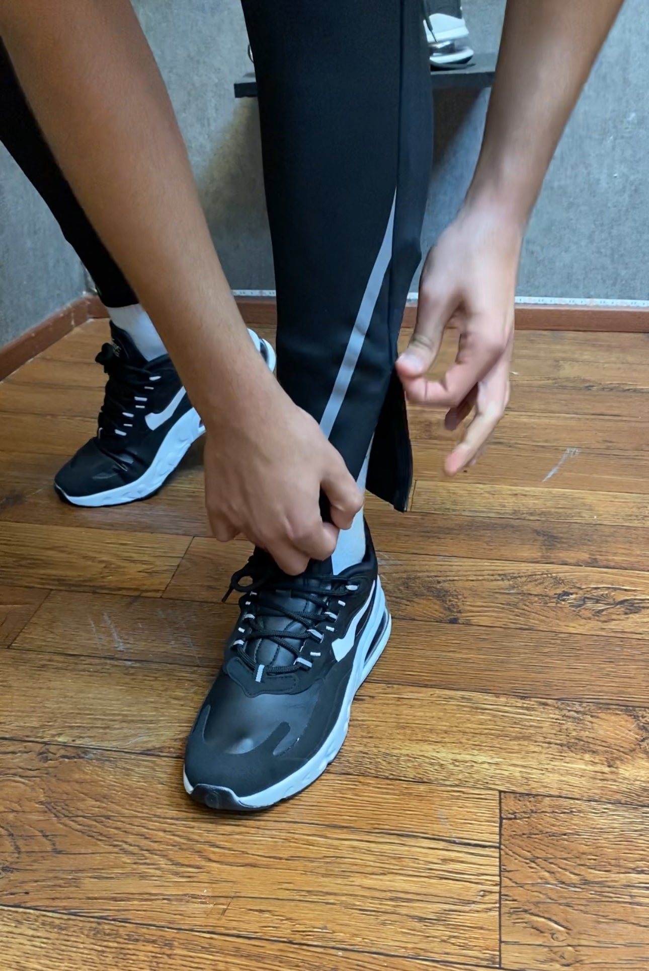 Nike Reflektörlü Fermuarlı Paça Scuba Eşofman