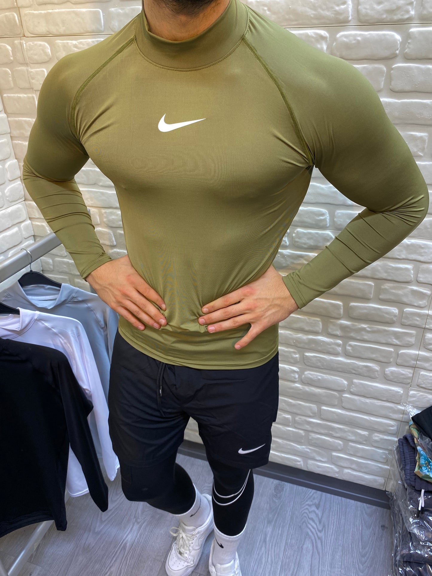 Nike Boğazlı Compression Body