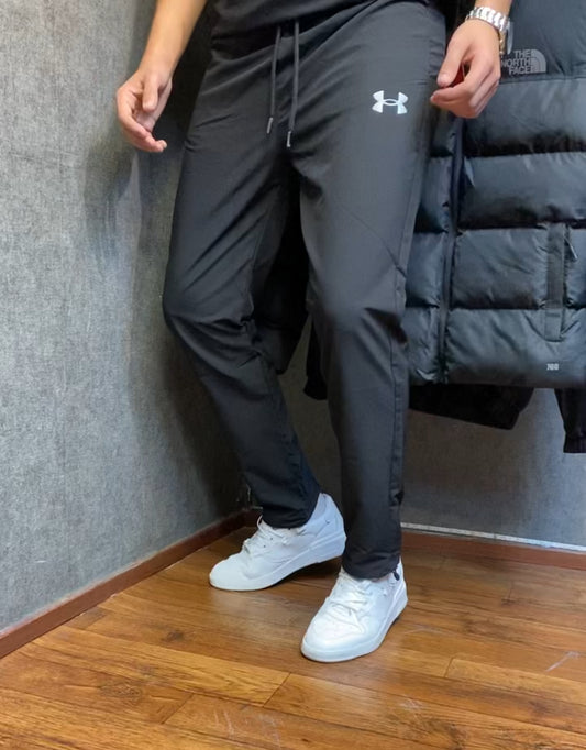 Under Armour Paraşüt Ayarlanabilir Paça Eşofman