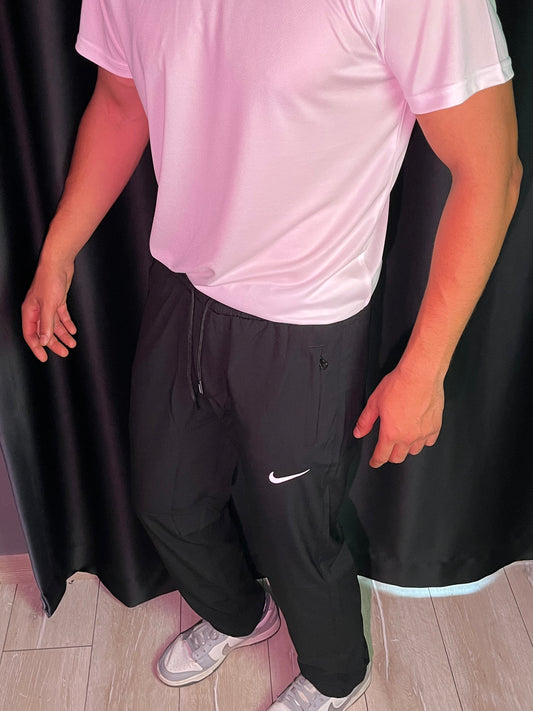 Nike Düz Paça Paraşüt Eşofman